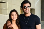 Alia Bhatt with Ranbir Kapoor, Alia Bhatt news, alia bhatt flaunts her baby bump, Darlings