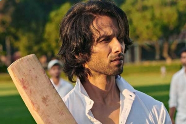 Shahid Kapoor&#039;s Jersey opens on a poor note