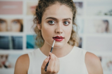 On This National Lipstick Day, Know How You Benefit from Using Lipstick On This National Lipstick Day, Know How You Benefit from Using Lipstick