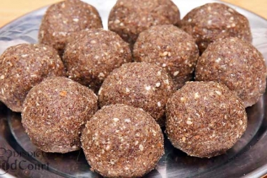 How to make Delicious Raagi And Gur Ke Laddoo?