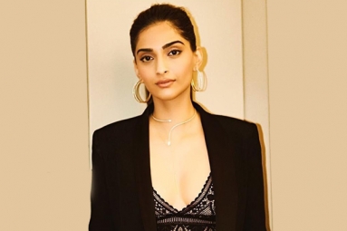 Sonam flaunts off her Curves