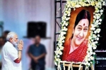 sushma swaraj narendra modi relationship, Narendra Modi paying tribute to sushma swaraj, sushma swaraj transformed mea narendra modi, Former minister