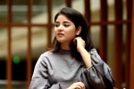 zaira wasim biography, zaira wasim images, zaira wasim quits bollywood to focus on her faith islam, Dangal