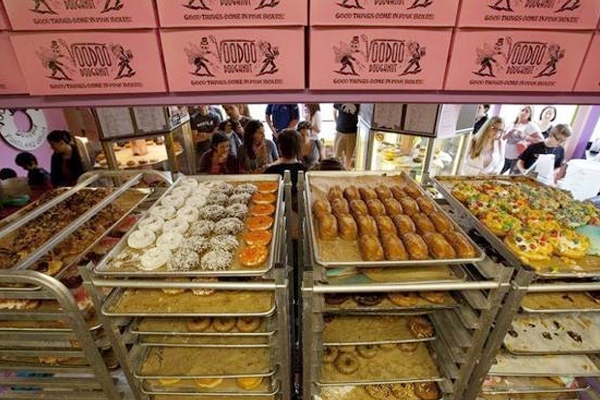 Man choked to death at Voodoo Doughnuts
